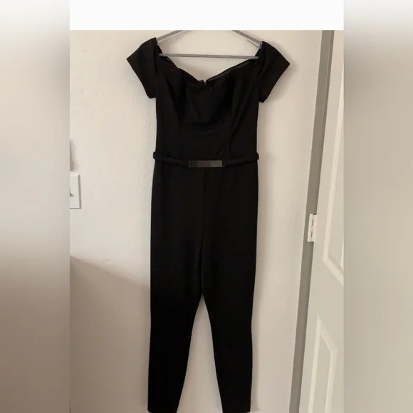Guess Off Shoulder Belted Jumpsuit - Picture 3 of 8